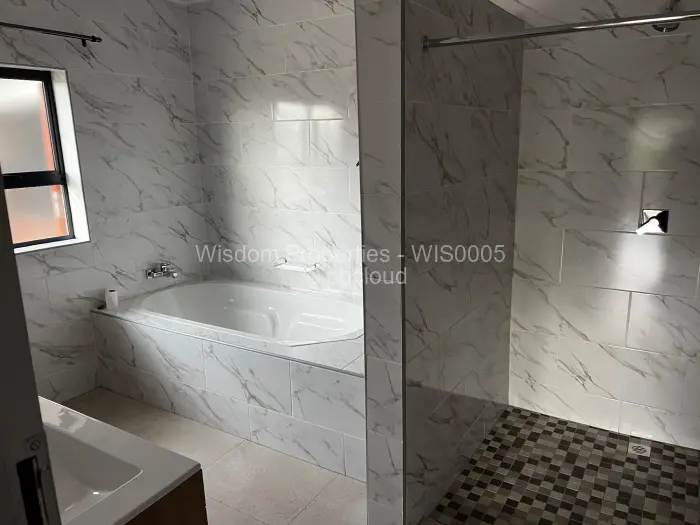 5 Bedroom House for Sale in Windsor Park, Ruwa