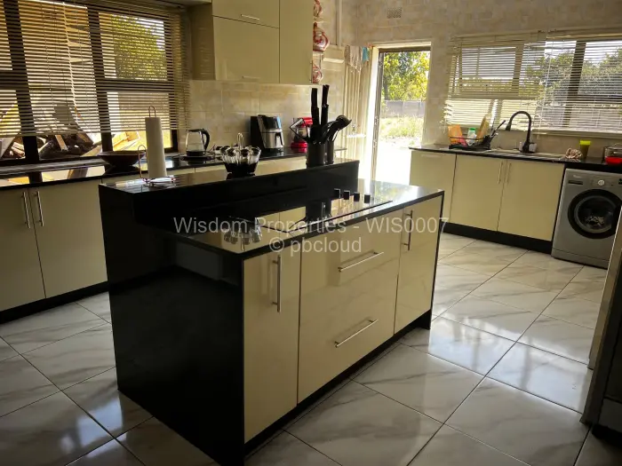 5 Bedroom House for Sale in Windsor Park, Ruwa
