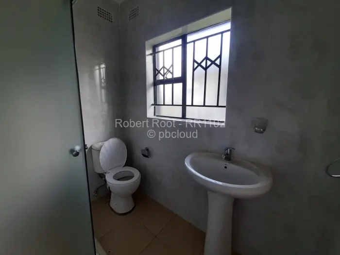 Flat/Apartment to Rent in Waterfalls, Harare