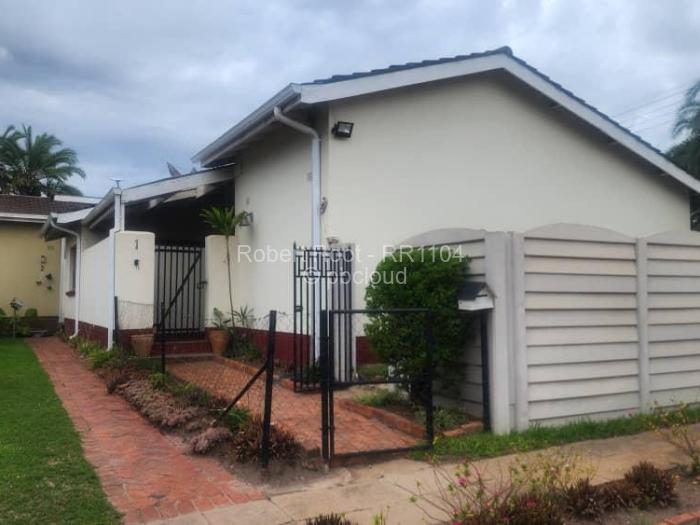 Townhouse/Cluster for Sale in Athlone, Harare