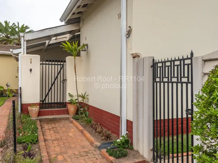 Townhouse/Cluster for Sale in Athlone, Harare