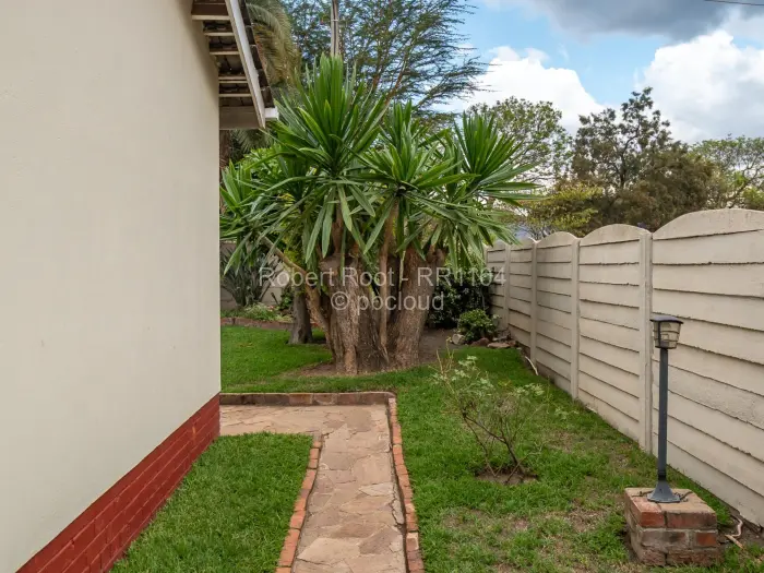 Townhouse/Cluster for Sale in Athlone, Harare