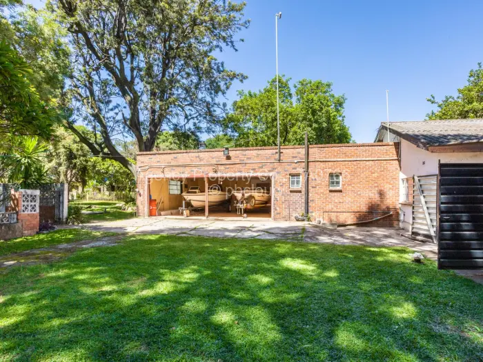 13 Bedroom House for Sale in Prospect, Harare
