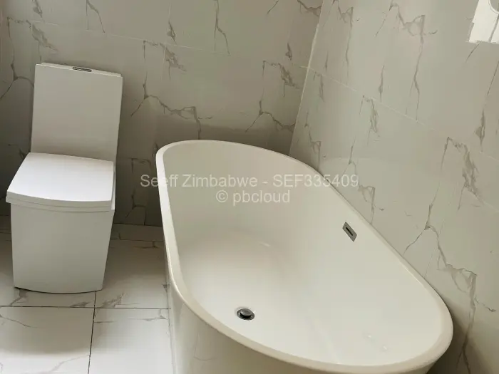 Townhouse/Cluster for Sale in Athlone, Harare