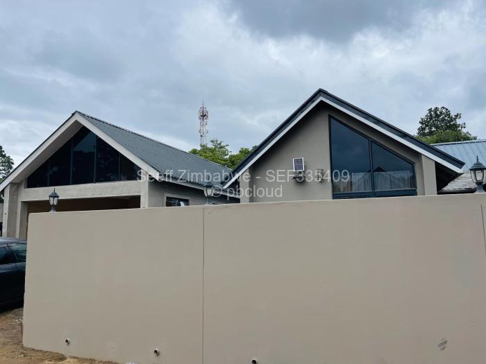 Townhouse/Cluster for Sale in Athlone, Harare