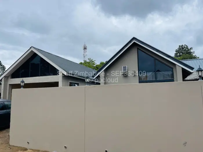 Townhouse/Cluster for Sale in Athlone, Harare