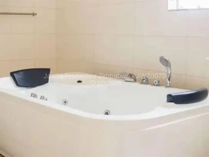 9 Bedroom House to Rent in Pomona, Harare