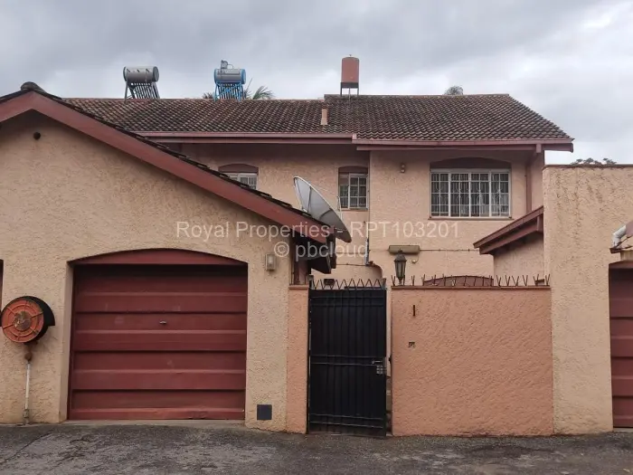 Townhouse/Cluster to Rent in Harare City Centre, Harare