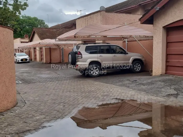 Townhouse/Cluster to Rent in Harare City Centre, Harare