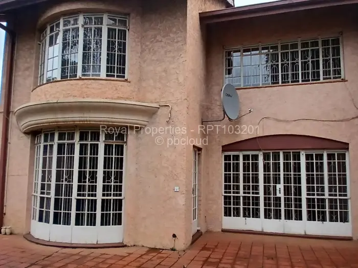 Townhouse/Cluster to Rent in Harare City Centre, Harare