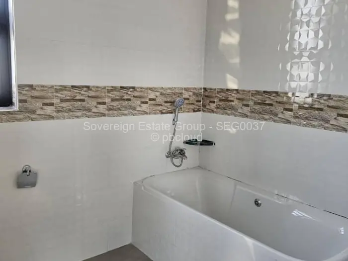 Townhouse/Cluster to Rent in Marlborough, Harare