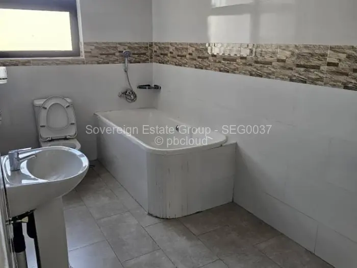 Townhouse/Cluster to Rent in Marlborough, Harare