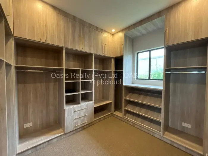 Townhouse/Cluster for Sale in Chisipite, Harare