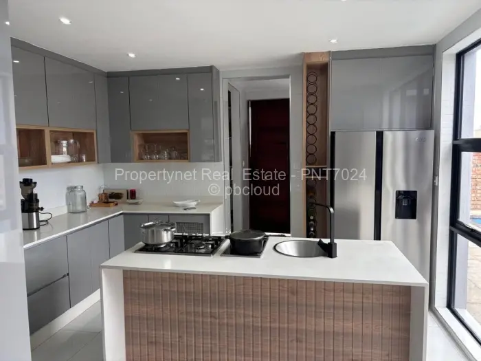 Townhouse/Cluster for Sale in Arlington, Harare