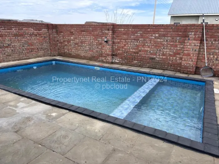 Townhouse/Cluster for Sale in Arlington, Harare