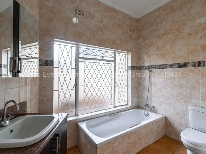 5 Bedroom House to Rent in Glen Lorne, Harare