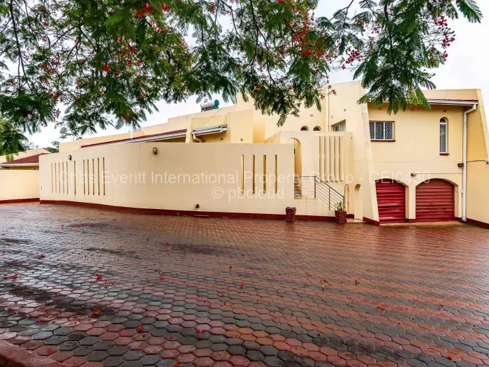 5 Bedroom House to Rent in Glen Lorne, Harare