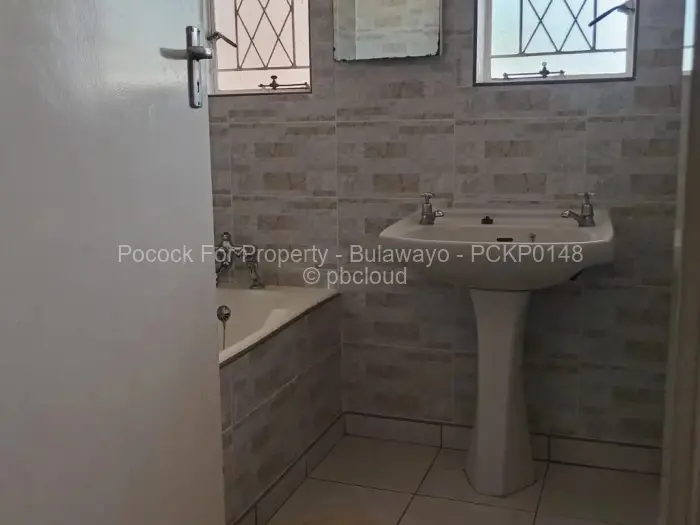 4 Bedroom House for Sale in Morningside Byo, Bulawayo