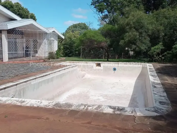 4 Bedroom House for Sale in Morningside Byo, Bulawayo