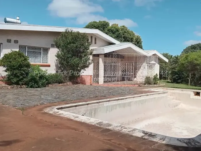 4 Bedroom House for Sale in Morningside Byo, Bulawayo