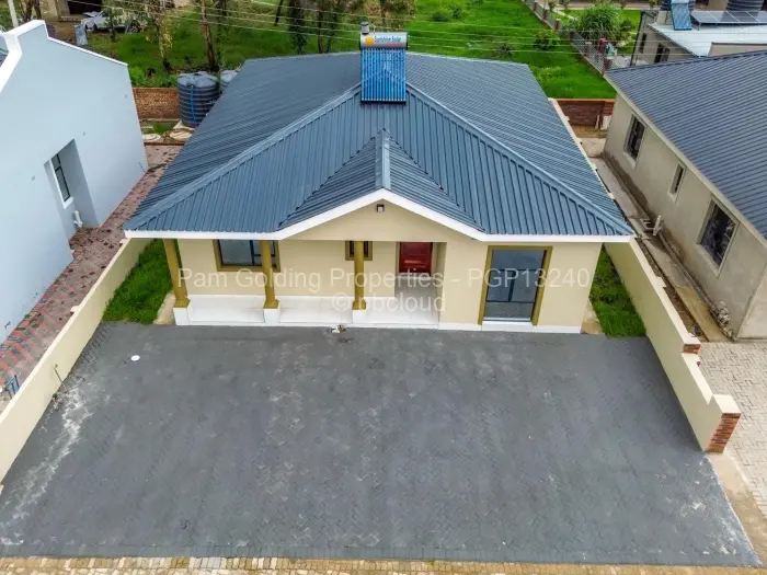 Townhouse/Cluster for Sale in Arlington, Harare