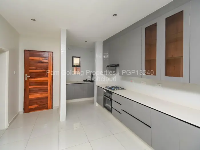 Townhouse/Cluster for Sale in Arlington, Harare