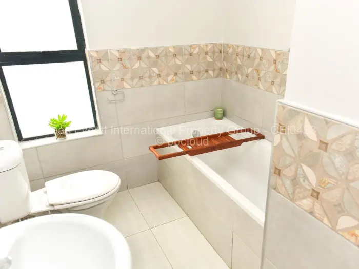 Townhouse/Cluster to Rent in Meyrick Park, Harare