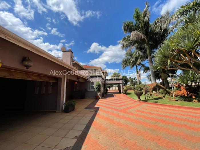6 Bedroom House for Sale in Gletwin Park, Harare