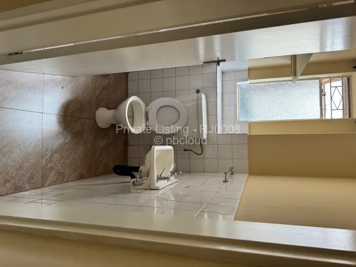 Townhouse/Cluster to Rent in Avenues, Harare