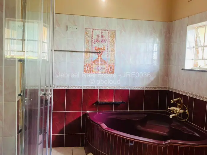 Commercial Stand for Sale in Damofalls, Damofalls