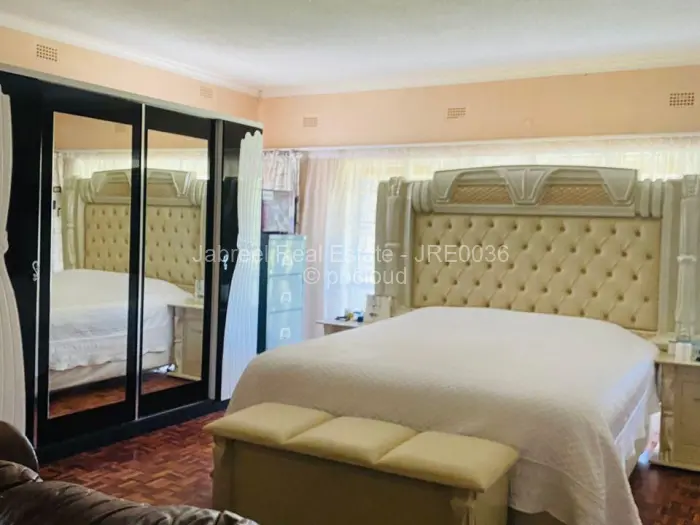 Commercial Stand for Sale in Damofalls, Damofalls