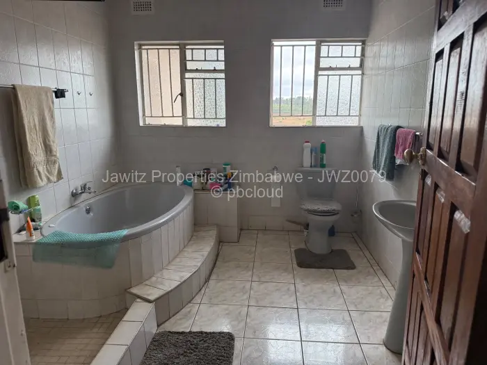 5 Bedroom House for Sale in Gunhill, Harare