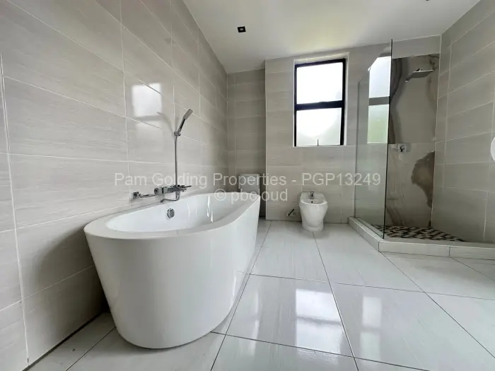 Townhouse/Cluster to Rent in Glen Lorne, Harare