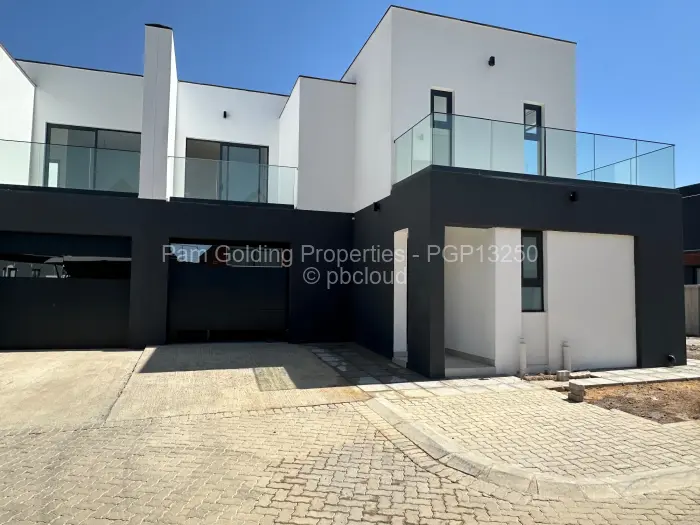 Townhouse/Cluster to Rent in Borrowdale West, Harare