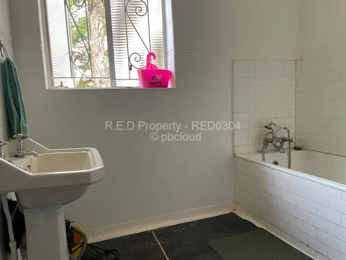 3 Bedroom House for Sale in Kumalo, Bulawayo