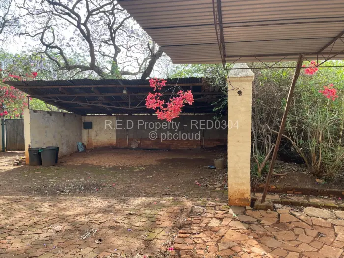 3 Bedroom House for Sale in Kumalo, Bulawayo