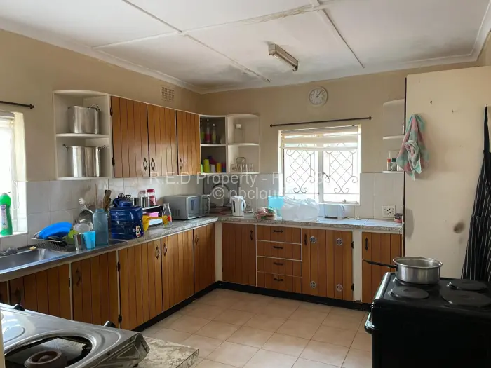 3 Bedroom House for Sale in Kumalo, Bulawayo