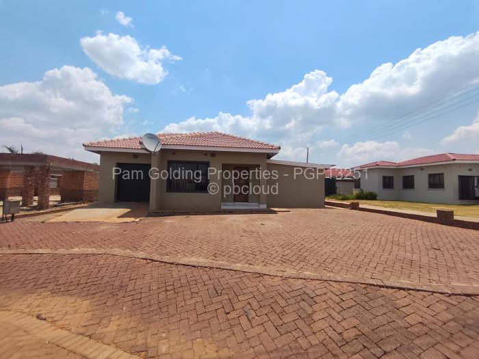 Townhouse/Cluster to Rent in Hogerty Hill, Harare