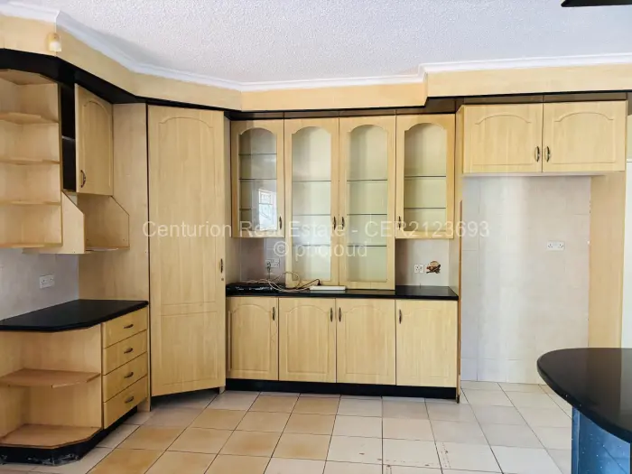 7 Bedroom House to Rent in Chisipite, Harare