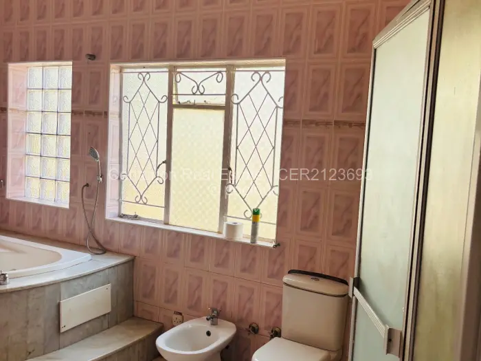 7 Bedroom House to Rent in Chisipite, Harare