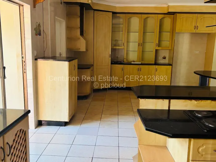 7 Bedroom House to Rent in Chisipite, Harare