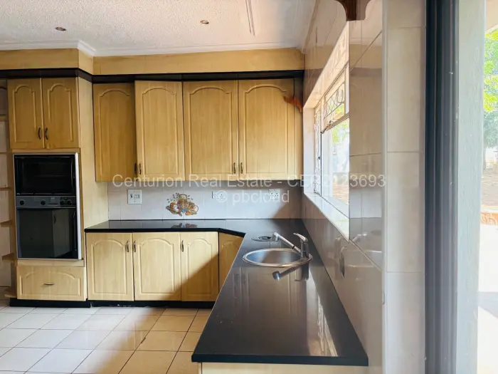 7 Bedroom House to Rent in Chisipite, Harare