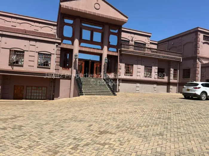 8 Bedroom House for Sale in Hogerty Hill, Harare
