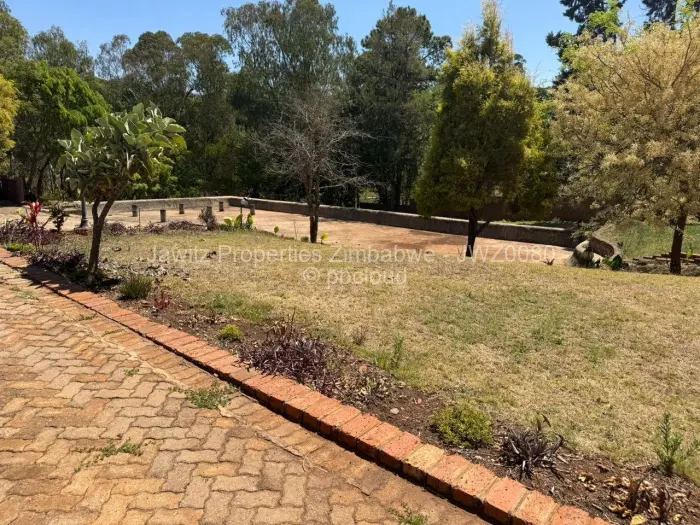 8 Bedroom House for Sale in Hogerty Hill, Harare