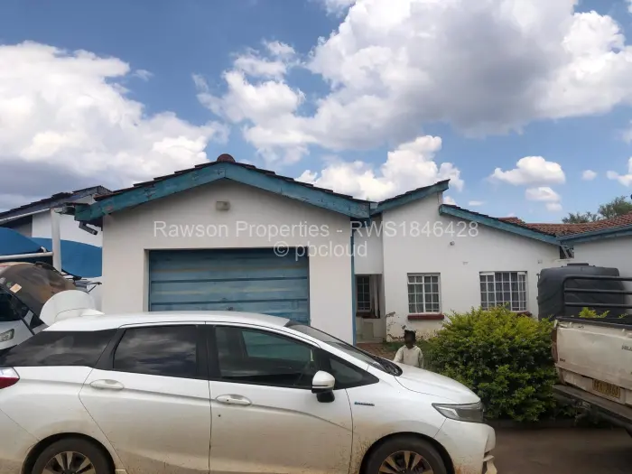 Townhouse/Cluster for Sale in Bluff Hill, Harare