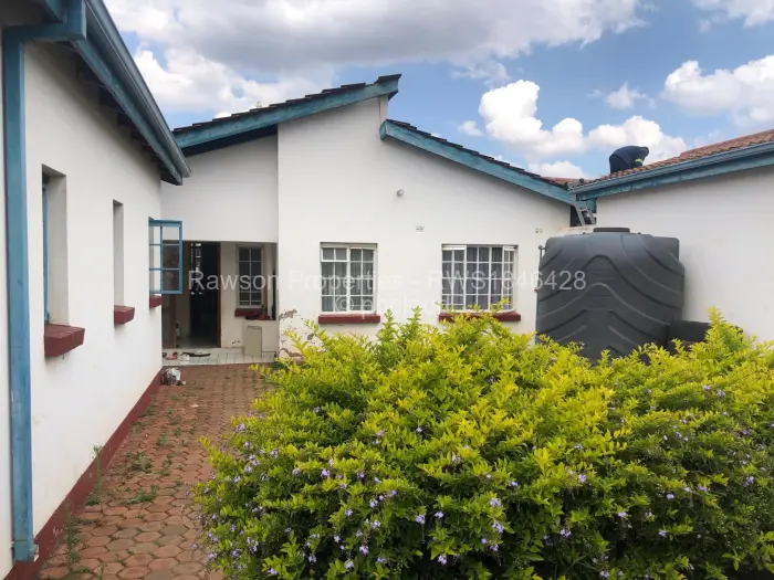 Townhouse/Cluster for Sale in Bluff Hill, Harare