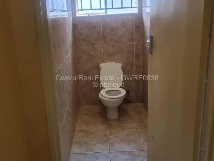 7 Bedroom House for Sale in Senga, Gweru