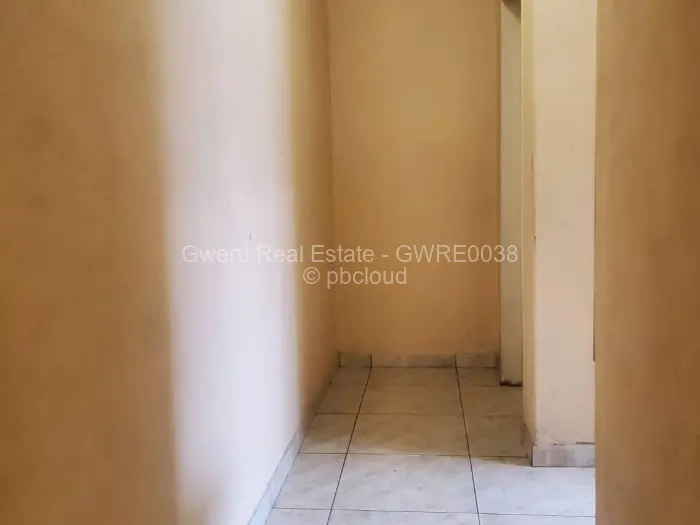 7 Bedroom House for Sale in Senga, Gweru