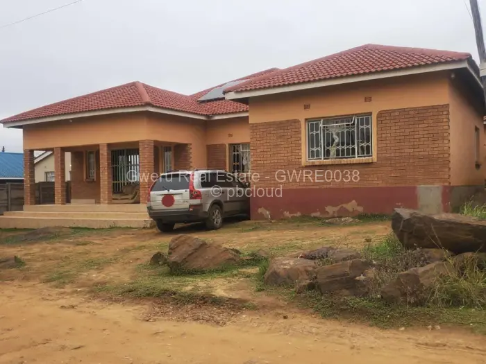 7 Bedroom House for Sale in Senga, Gweru