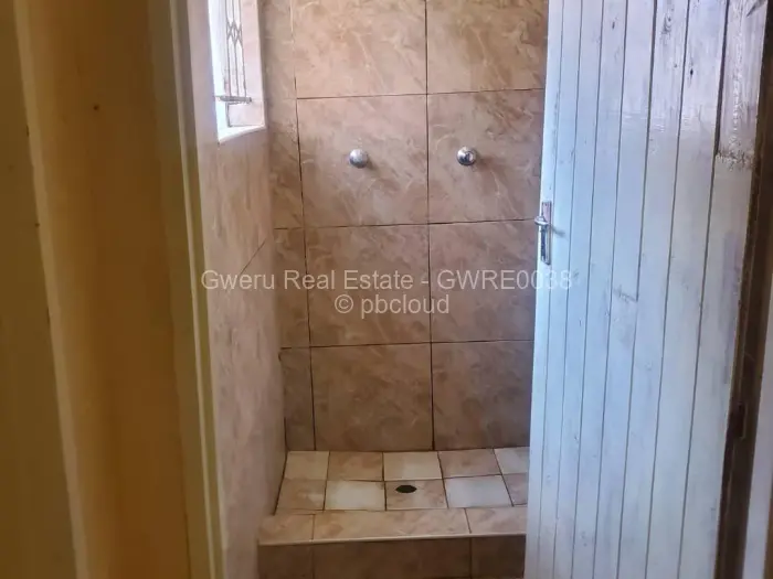 7 Bedroom House for Sale in Senga, Gweru